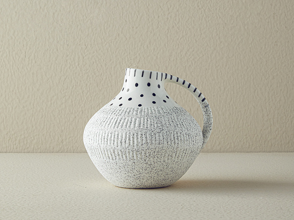 Dotsy Vase 16.5х15х14 cm